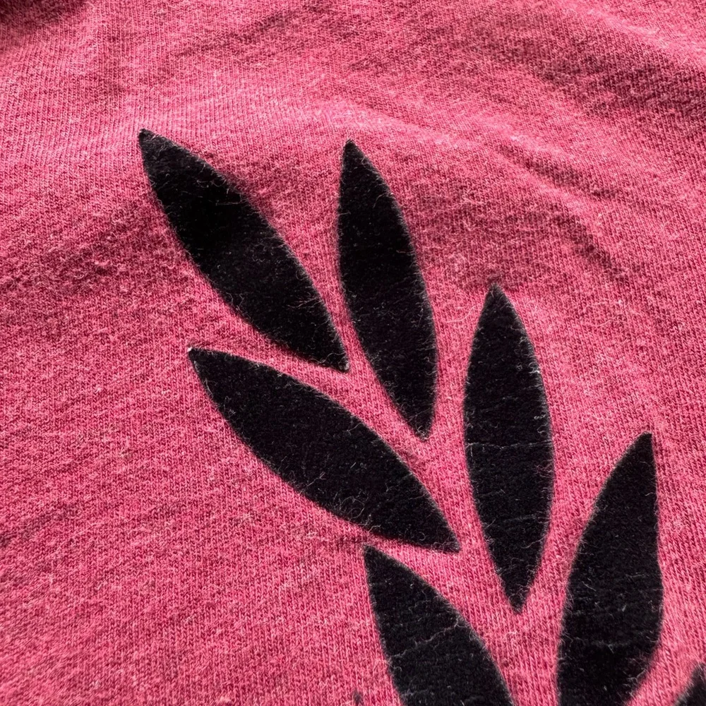 Fred Perry T-Shirt with Black velvet flocked Laurel Wreath Design - Picture 4 of 5